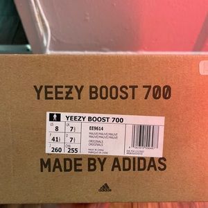 Yeezy boost 700